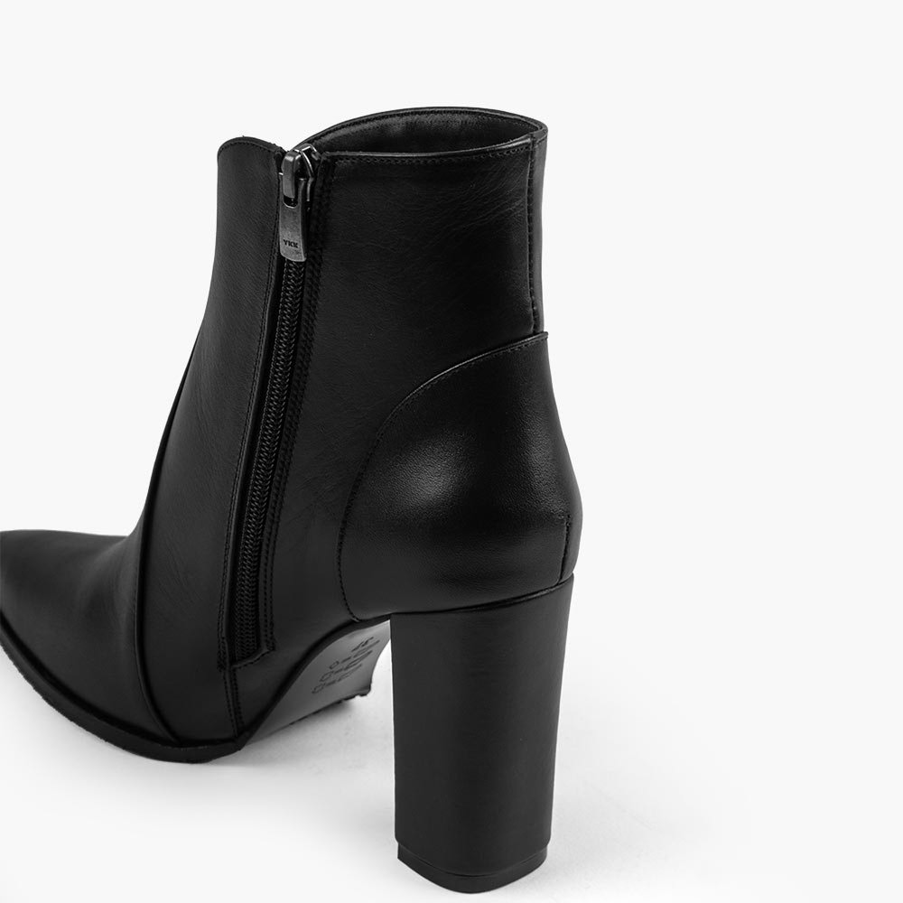 بوت چرم زنانه KH 886